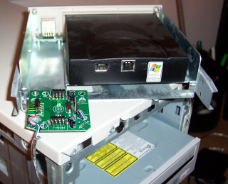 Hub mounted to drive bay slide rail